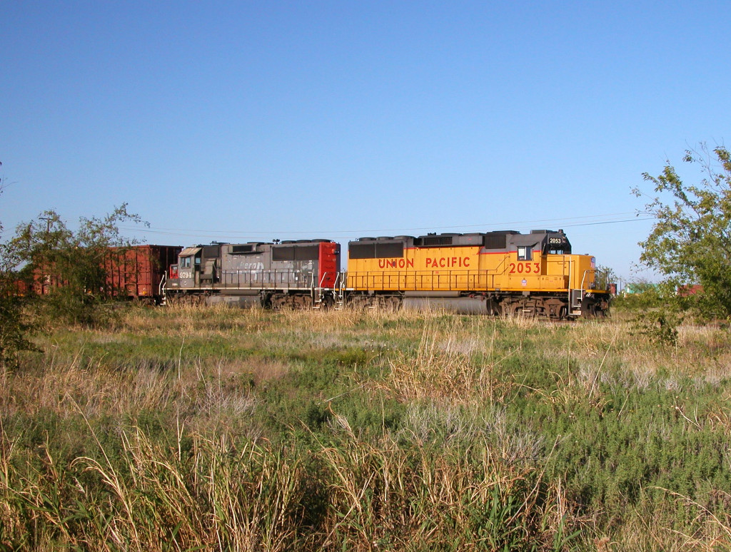 UP 2053  17Oct2011  Waiting SB North of W Bonds Ranch Road at Bus 287 